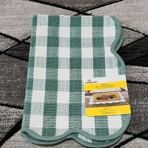 WAY TO CELEBRATE 24"X36" SCALLOP PLAID GREEN NON-SLIP INDOOR OUTDOOR LAYERINGRUG